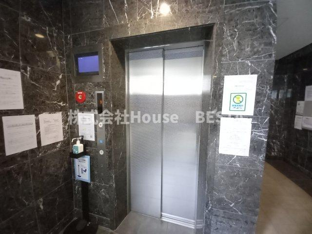 プレサンスみなと元町駅前のロビー