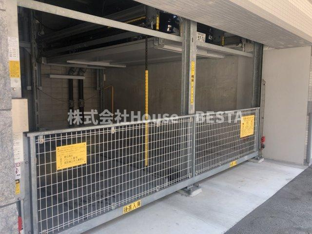 プレサンスみなと元町駅前の駐車場