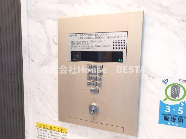 アドバンス三宮シュロスのエントランス