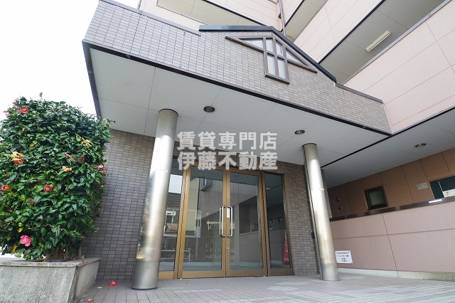 Villa上小田井壱番館のエントランス