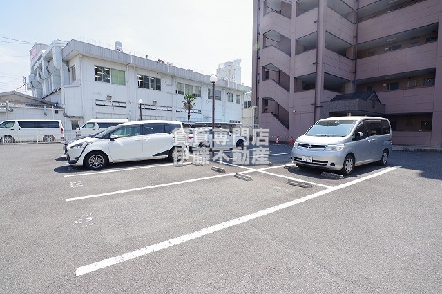 Villa上小田井壱番館の駐車場|空き有り：9,900円（税込）／１台　※空き状況都度要確認