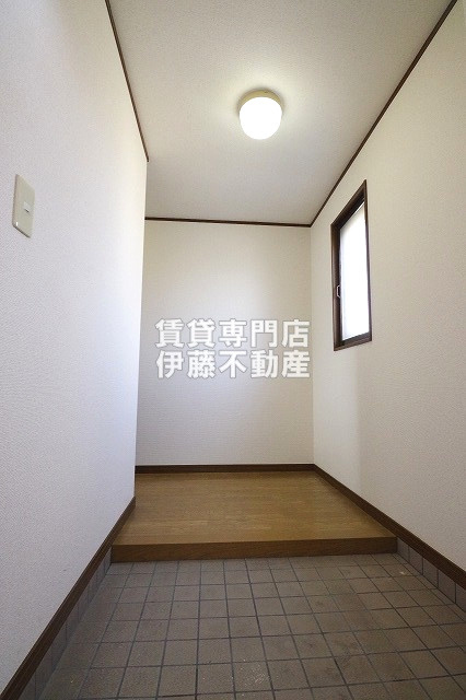 Villa上小田井壱番館の玄関