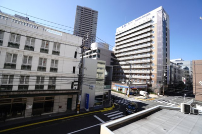 【展望】 | 【上質リノベ】コープ野村光町 | 【四季を感じる】
四季の移ろい・爽やかな青空や風を感じられ
自然を愉しめるパノラマビュー。
毎日の暮らしに余裕を感じさせてくれる、
遮る物の無い開放的な眺望を是非、ご堪能ください。