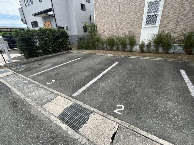 アーバンコートMの駐車場