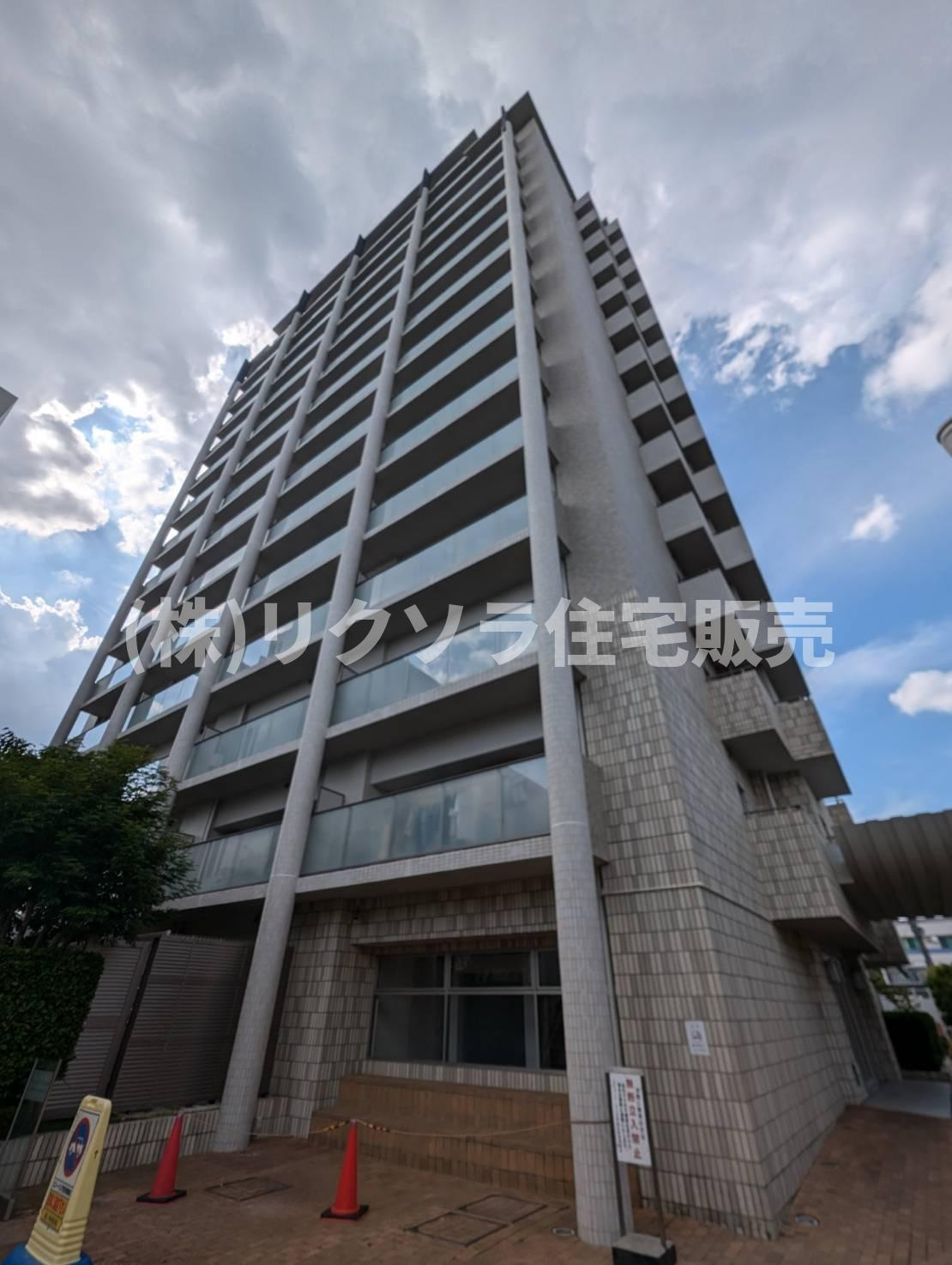 エスコートランズ門真元町の外観|新しい生活にいかがでしょうか？外観はお住まいの顔になります。こだわりたいポイントですね。水回りリフォームやリノベーションも承ってます。
■現地見学・資金計画相談・住宅ローン相談もお問合せ受付中■