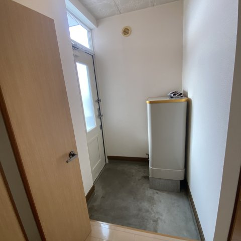 ハイツひとみの玄関|シンプルで使いやすい玄関です