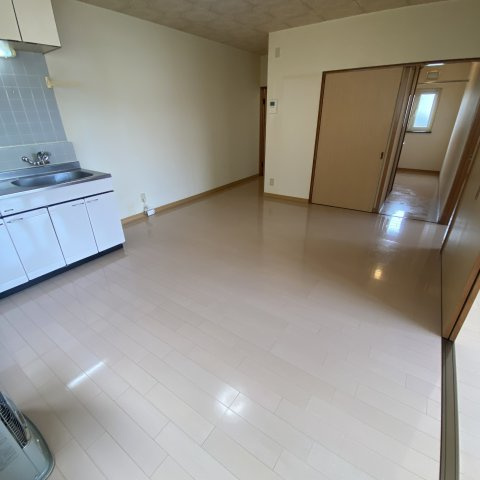 ハイツひとみの居間・リビング|使いやすい居間です