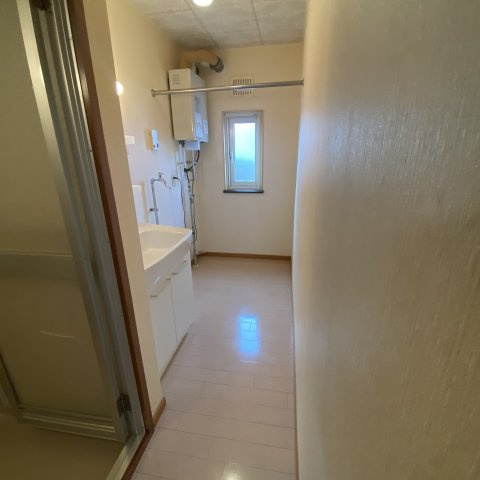 ハイツひとみの内装|明るい色調の室内です