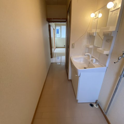 ハイツひとみの洗面所|忙しい朝には欠かせない洗面所です