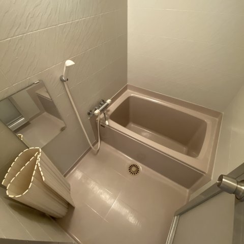 ハイツひとみの浴室|日々の疲れを癒すお風呂付です