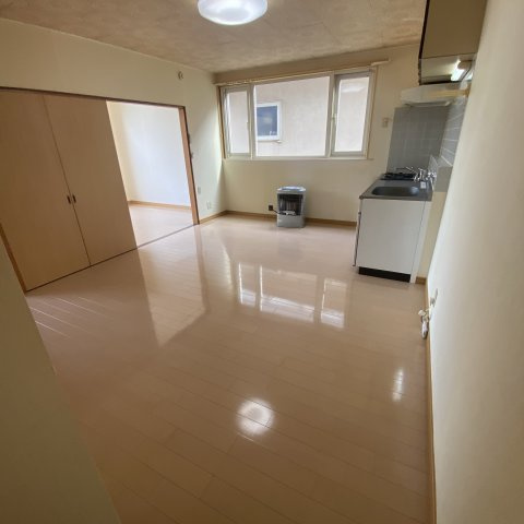 ハイツひとみの居間・リビング|ゆったりとしたリビングです