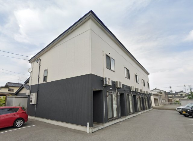 富山市婦中町田島のアパートの外観