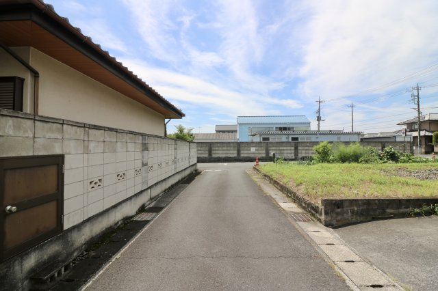 足利市江川町４丁目の売地の前面道路含む現地写真