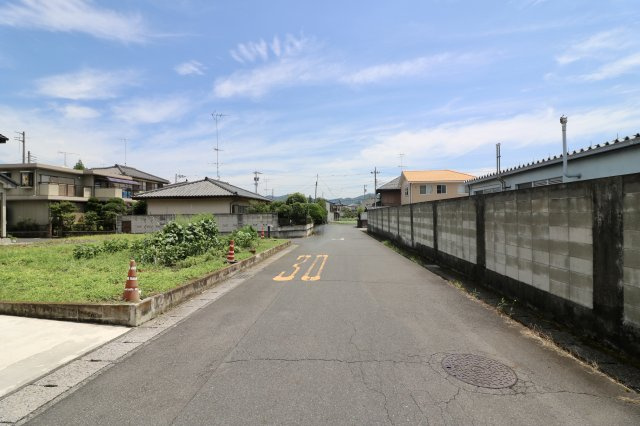 足利市江川町４丁目の売地の前面道路含む現地写真