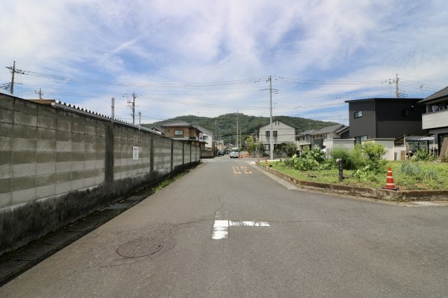 足利市江川町４丁目の売地の前面道路含む現地写真