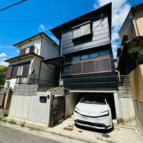 生瀬東町の駐車場