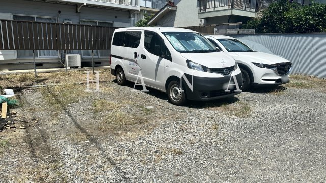 ファンタジア国立 の駐車場