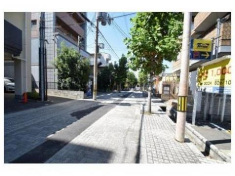 エヴォリュエの周辺