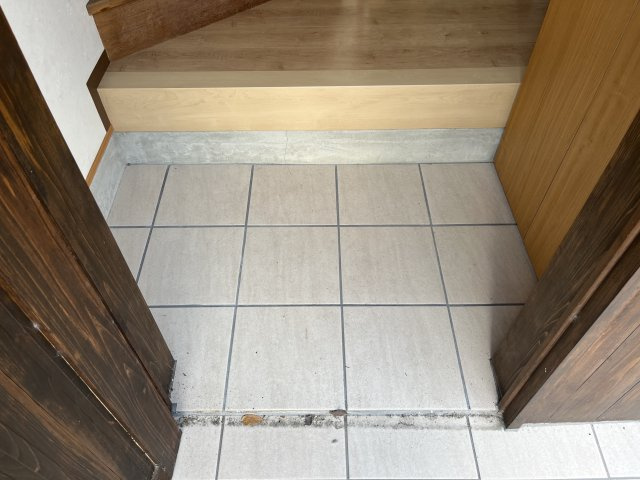 西八代戸建の玄関