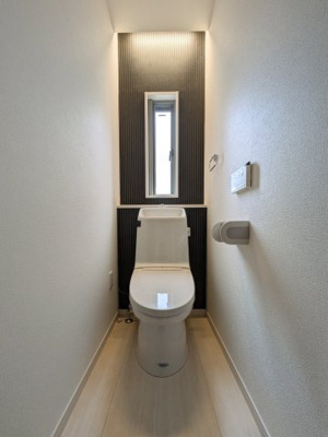 【トイレ】 | 住吉5丁目戸建 | 1階トイレです。