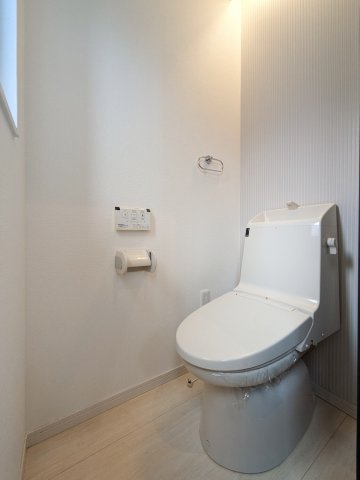 【トイレ】 | 住吉5丁目戸建 | 2階トイレです。