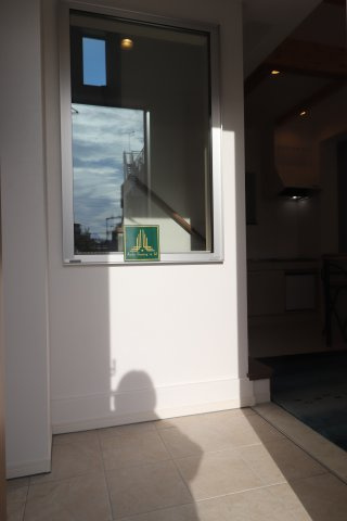 花畑戸建の玄関