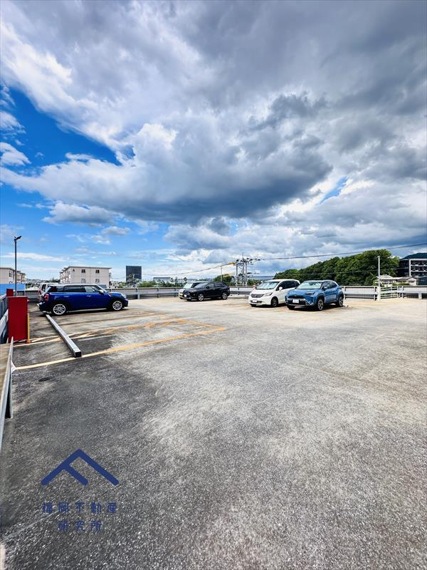 アプローズ香住ケ丘の駐車場