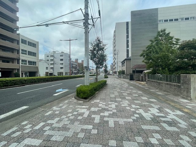 錦町戸建の前面道路含む現地写真