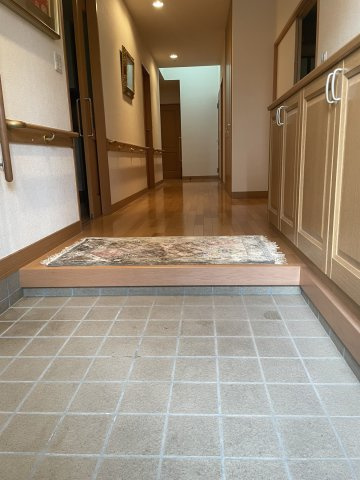 錦町戸建の玄関