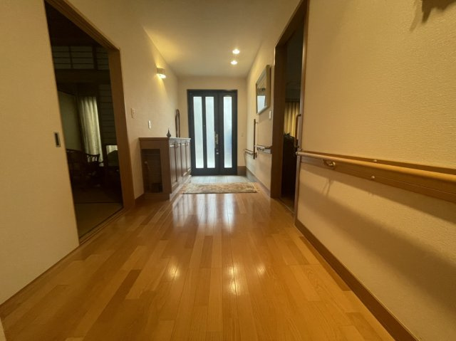 錦町戸建の玄関