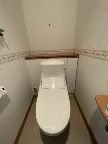 錦町戸建のトイレ