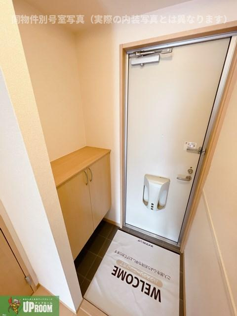 サンウィング A棟の玄関