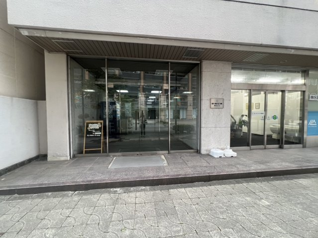 康生通西 野畑証券第2ビルのエントランス