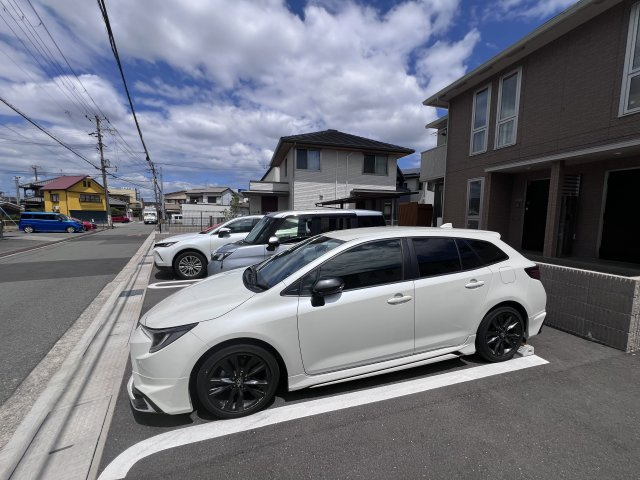 ピノコートDの駐車場