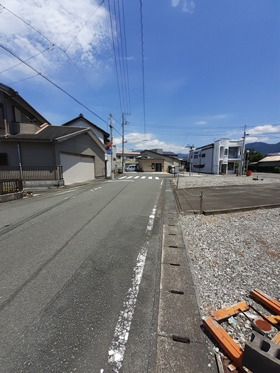 【前面道路含む現地写真】