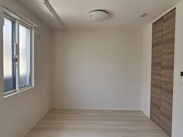 デーヴァ林崎の洋室