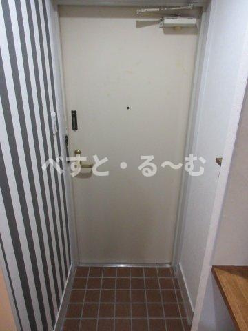 サングレイス西新町の玄関