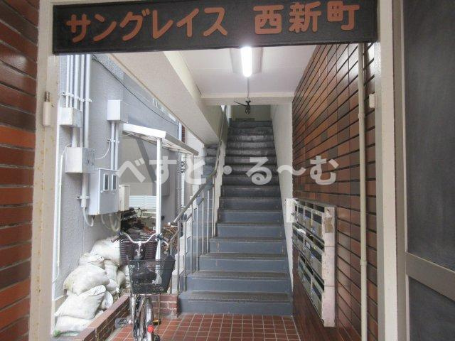 サングレイス西新町のエントランス