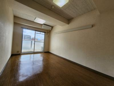 ウエストヴィラージュⅡの居間・リビング|洋室