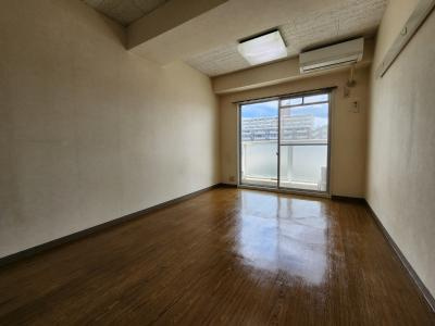 ウエストヴィラージュⅡの居間・リビング|洋室