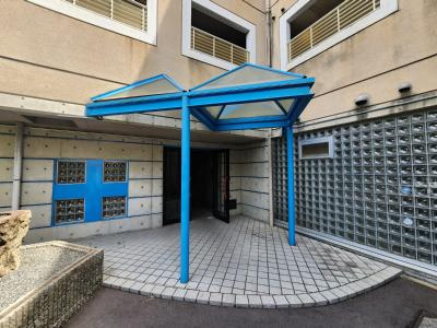 ウエストヴィラージュⅡのエントランス