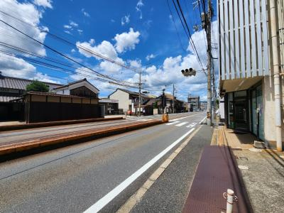 ウエストヴィラージュⅡの周辺|前面道路