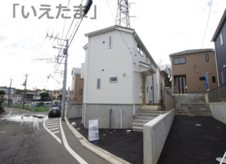 【前面道路含む現地写真】