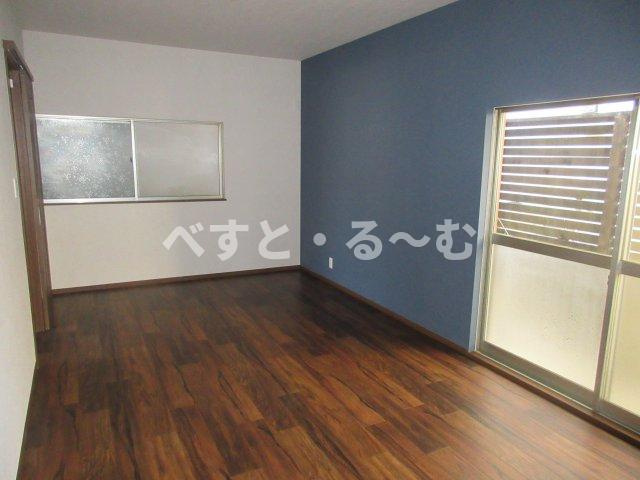 白水平屋の寝室
