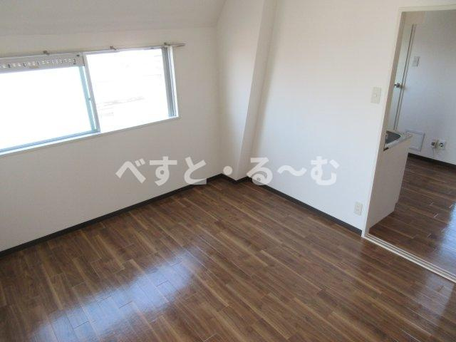 明石ロイヤルマンションの洋室