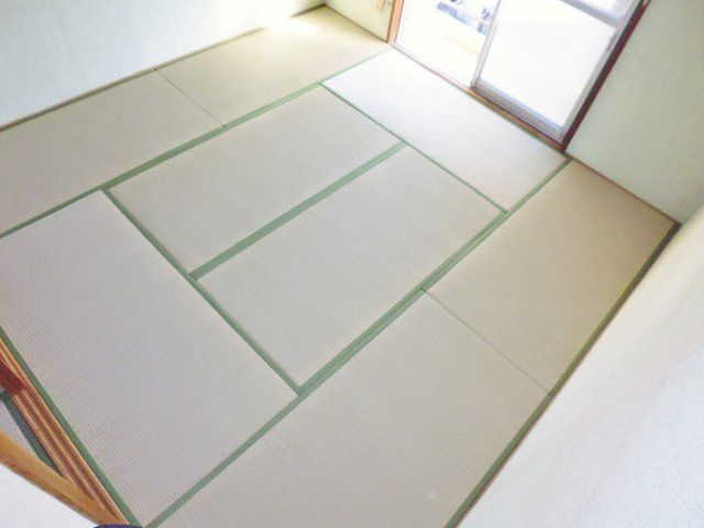 塩屋グリーンハイツ1の和室|8帖和室