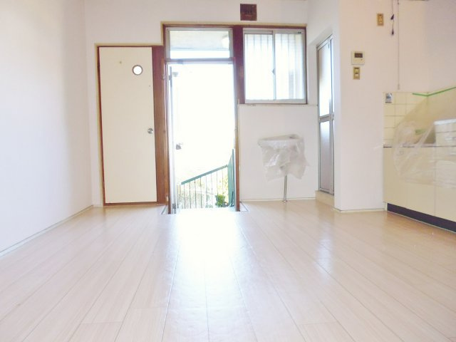 塩屋グリーンハイツ1の居間・リビング