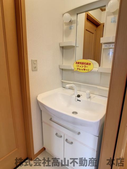 遠賀郡岡垣町旭南のアパートの洗面所