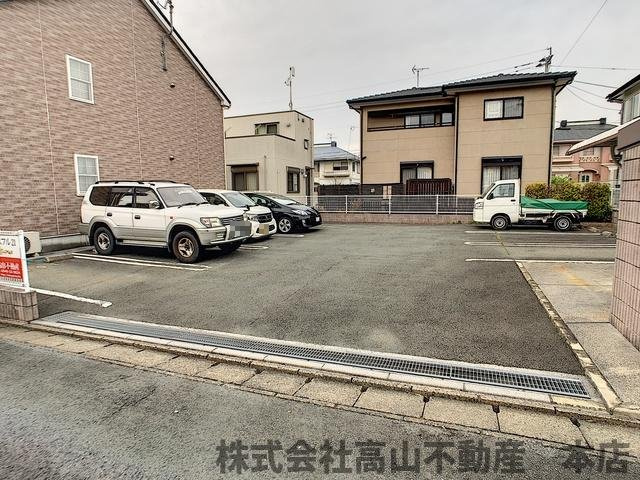 遠賀郡岡垣町旭南のアパートの駐車場