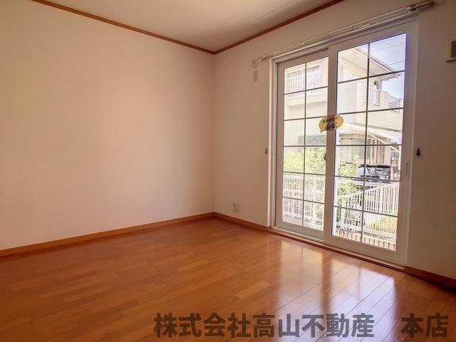 遠賀郡岡垣町旭南のアパートの居間・リビング